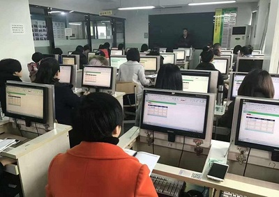 翁垟春華電腦辦公培訓(xùn) 開啟計(jì)算機(jī)技術(shù)學(xué)習(xí)之旅